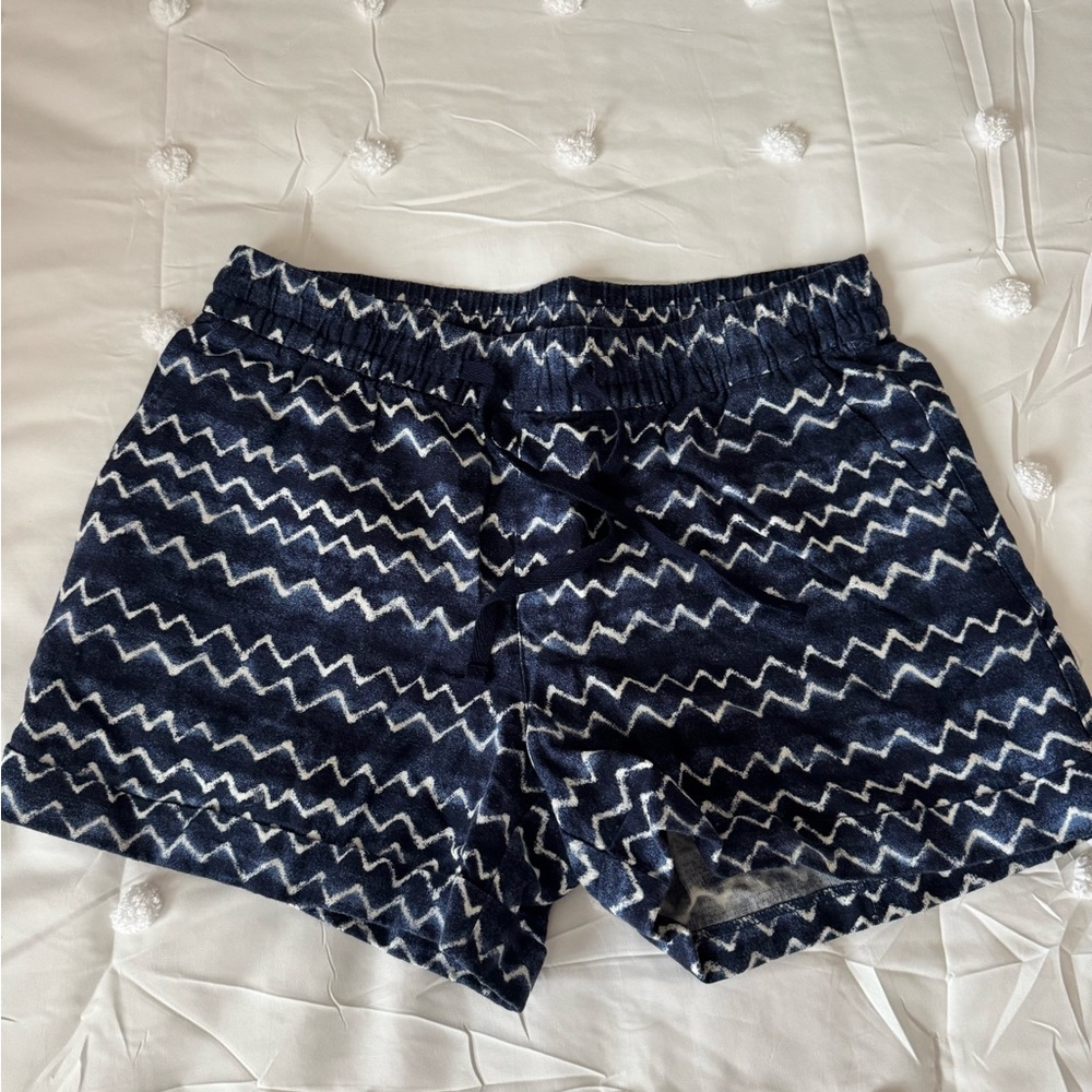 Old Navy Women's Navy and White Zigzag Shorts